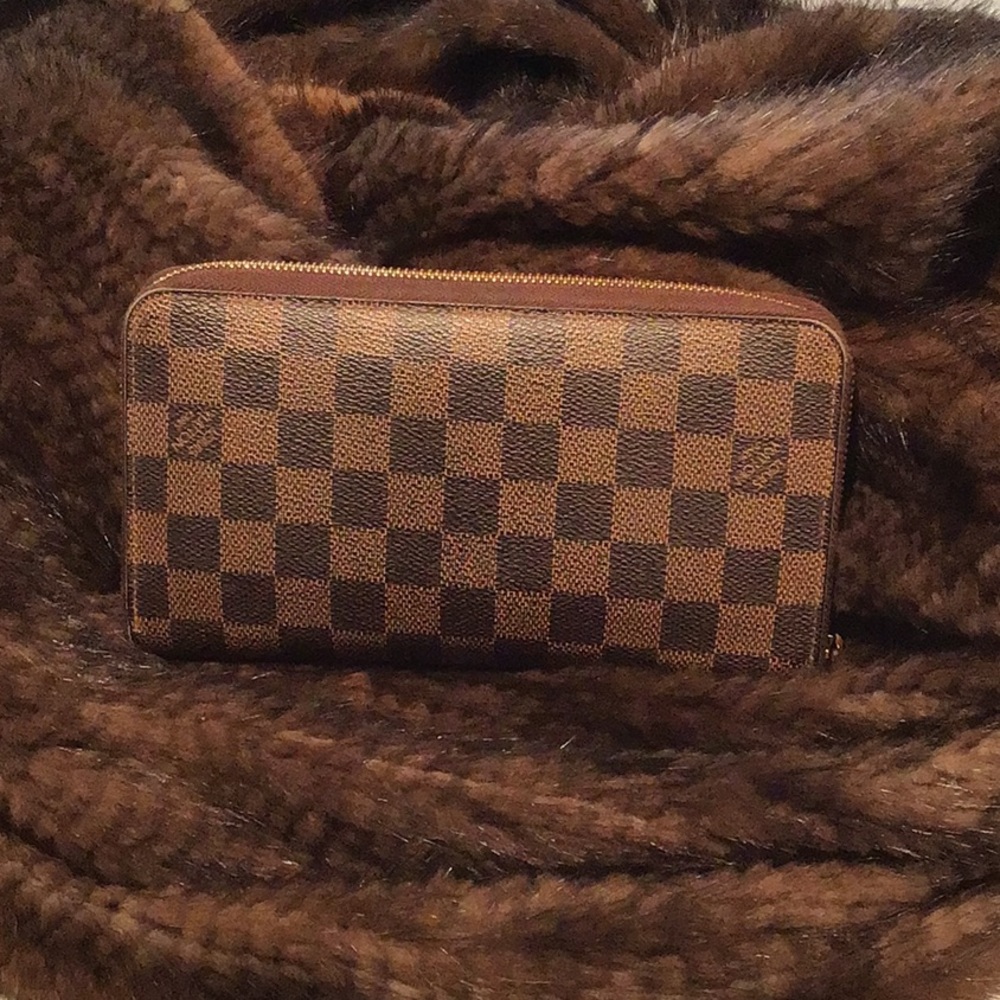 Louis Vuitton Zippy wallet